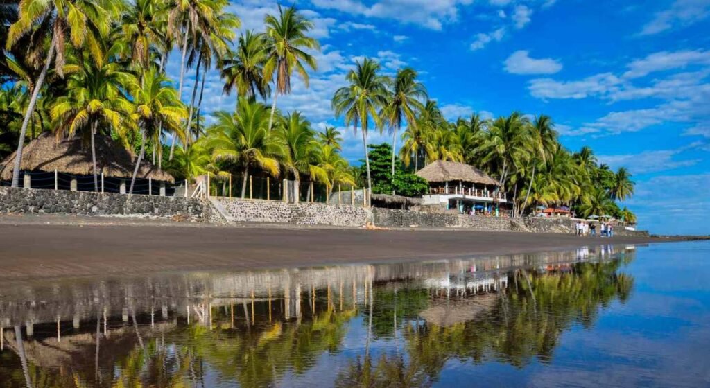 Best time to El Salvador Beaches