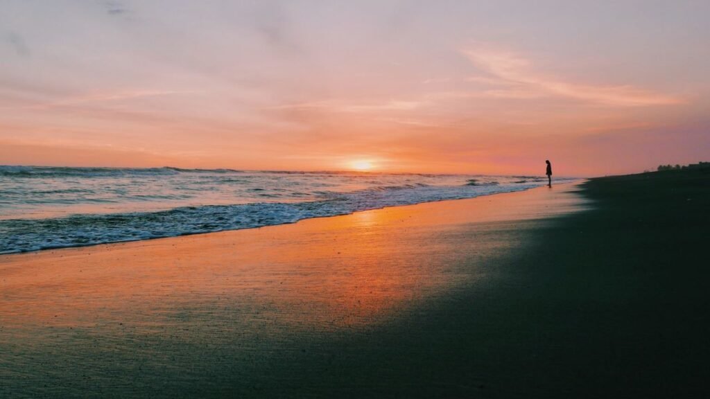  El Paredon, located on Guatemala's Pacific coast, is a must-visit for surfers and beach lovers.