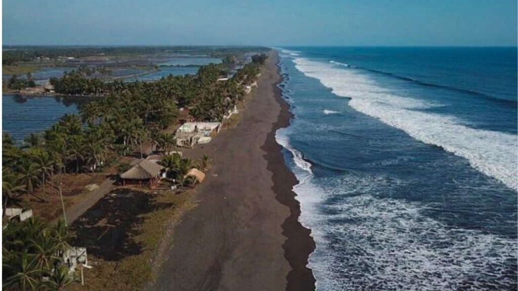 The eco-friendly Sipacate Beach is located on the Pacific coast